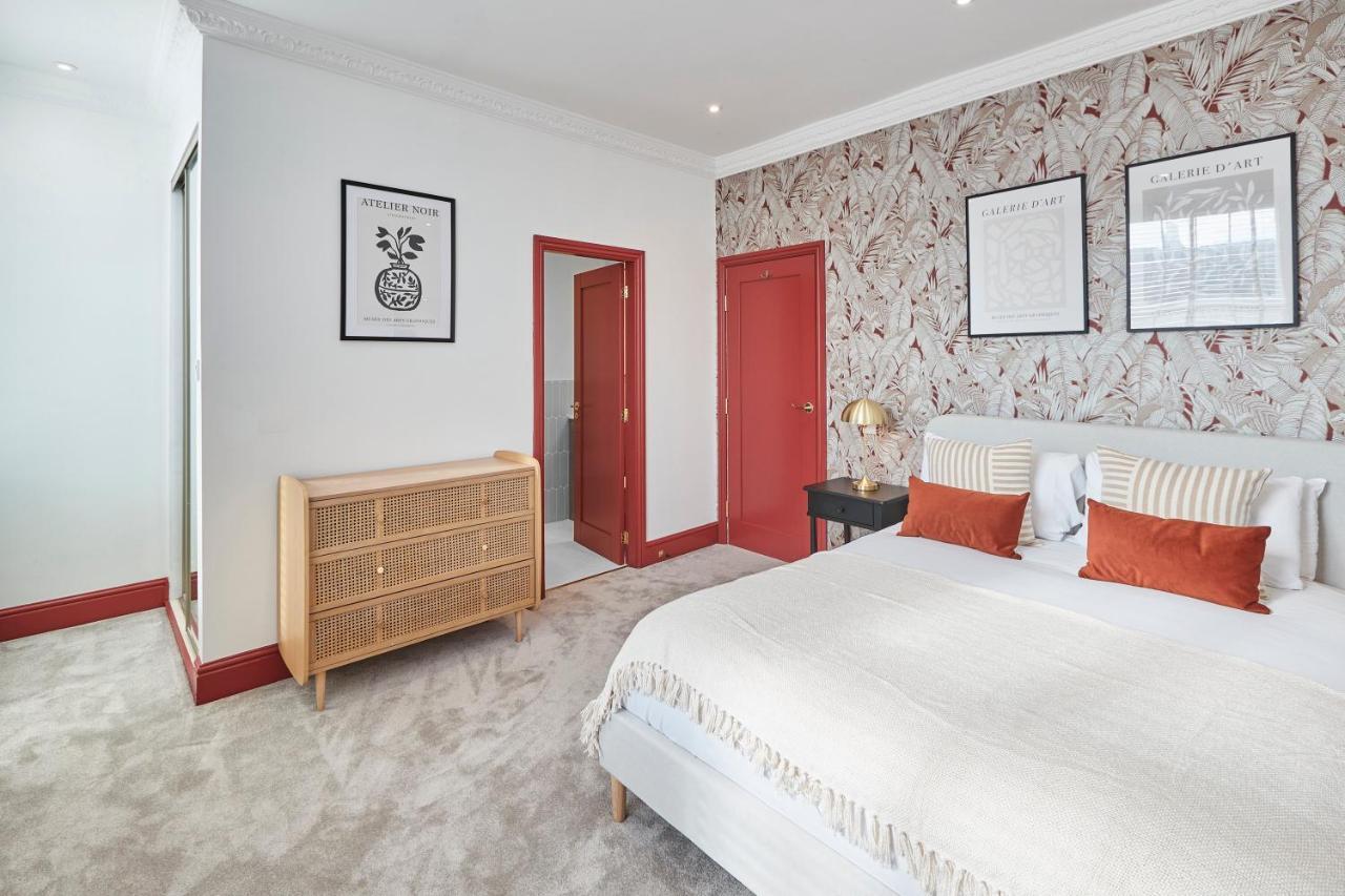Host & - Queenscliffe *